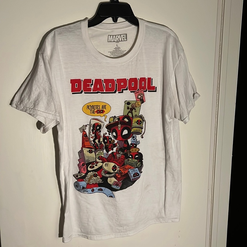 Marvel Deadpool t shirt size medium, fits true to size.